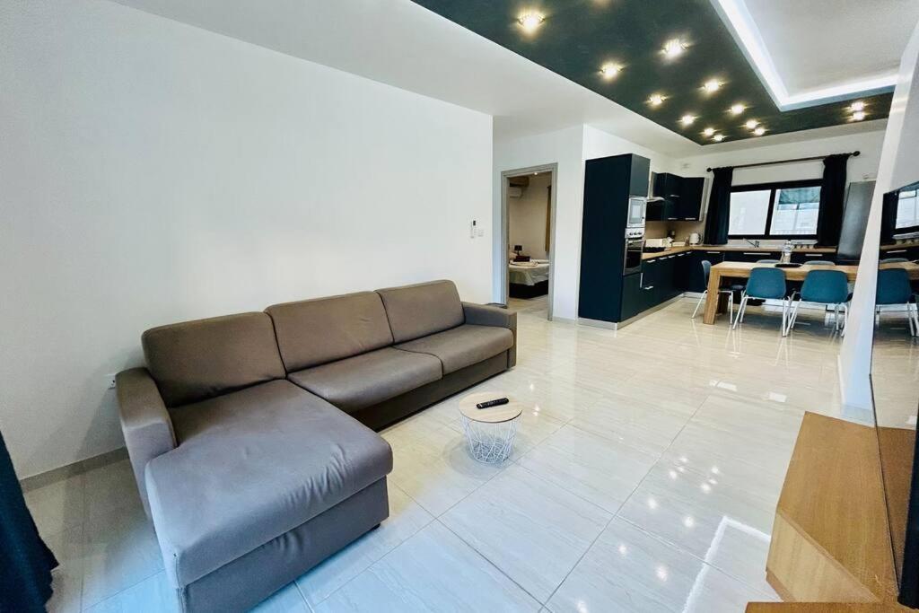 Cosy Home Close To The Sea, King-Size Bed St. Paul's Bay Exterior photo